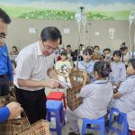 Công đoàn và đoàn thanh niên ban qlda đường sắt mang nụ cười đến với bệnh nhi viện huyết học